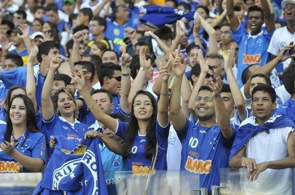 Torcida comparece em excelente nmero e acompanha vitria do Cruzeiro no Mineiro