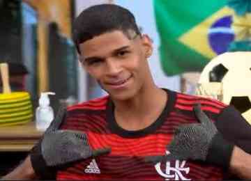 Influenciador, que é vascaíno declarado, foi ao "Domingão do Huck" usando uma camisa do Flamengo