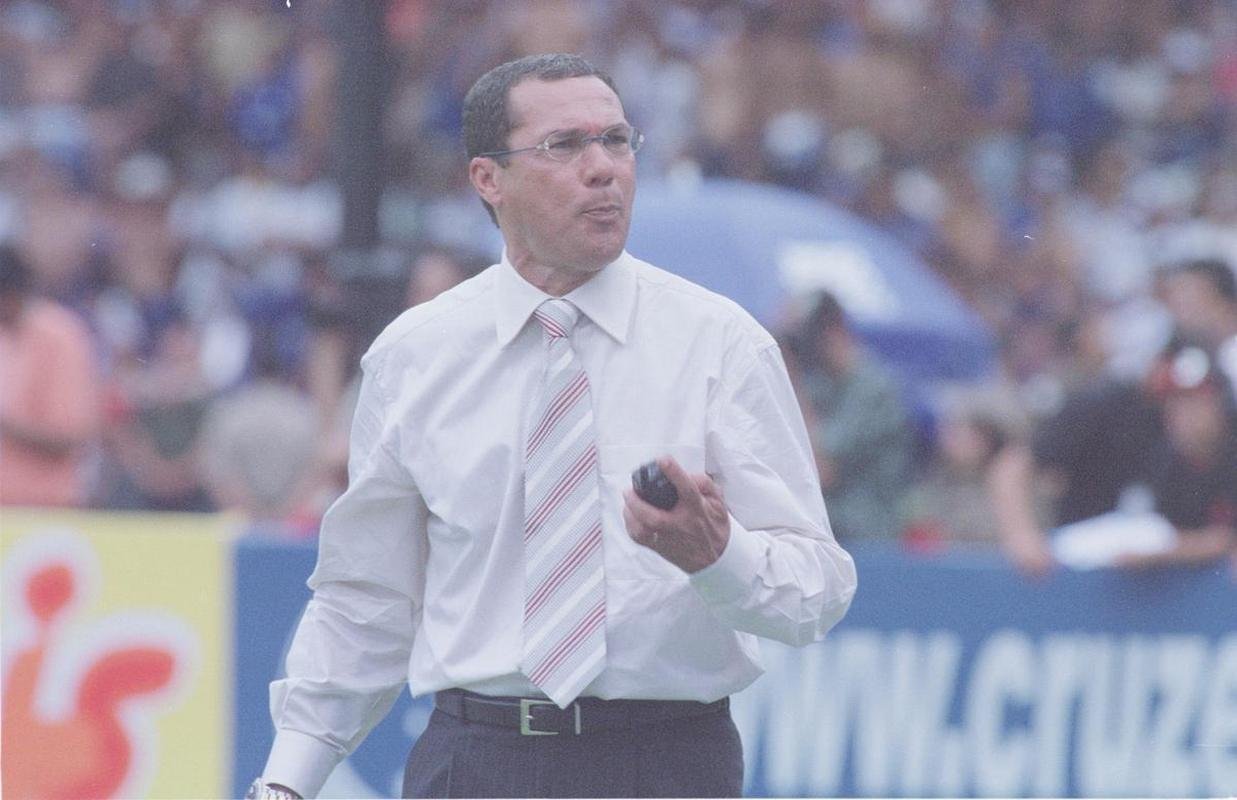 30 de novembro de 2003 - Cruzeiro vence Paysandu por 2 a 1, no Mineiro, e conquista o Brasileiro