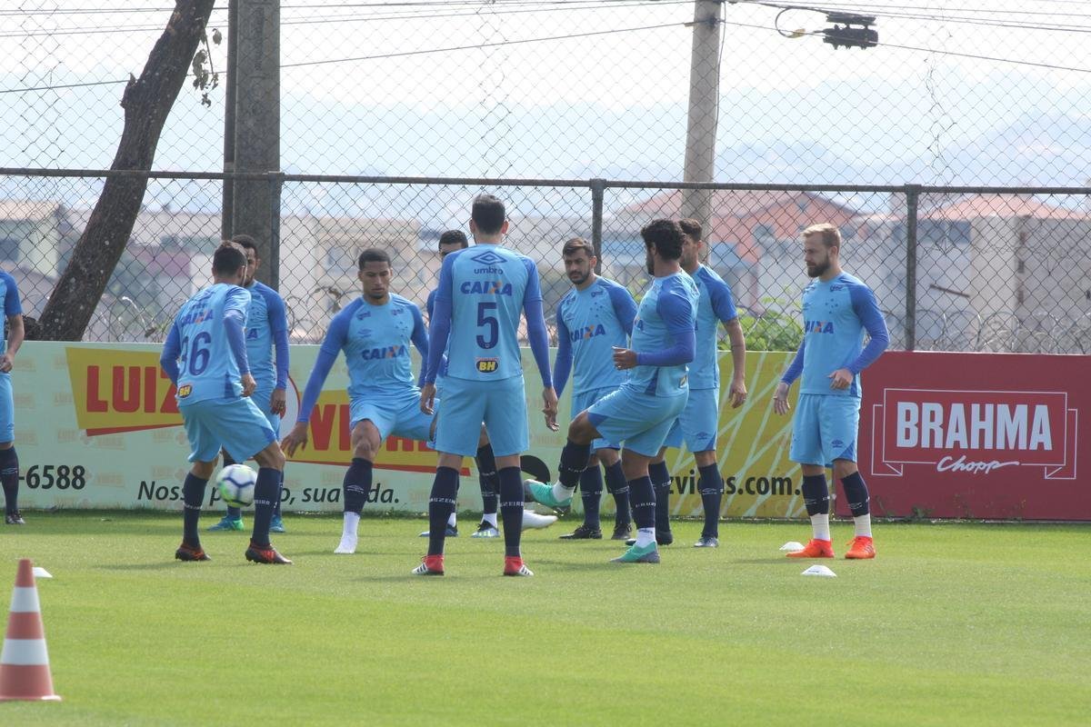 Presidente do Cruzeiro, Wagner Pires de S, acompanhou treino deste sbado, na Toca da Raposa II. Mais uma vez, Arrascaeta treinou normalmente e est cotado para iniciar como titular diante do Atltico-PR, na segunda-feira, no Mineiro, pelas oitavas de final da Copa do Brasil