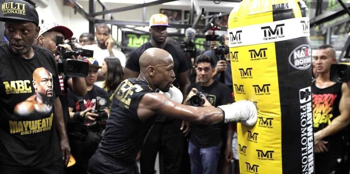 Em preparao para superluta contra Conor McGregor, em 26 de agosto, Floyd Mayweather recebe imprensa em treino aberto em Las Vegas 