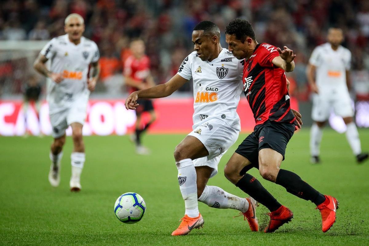 Galo perdeu muitas chances e acabou tropeçando em Curitiba