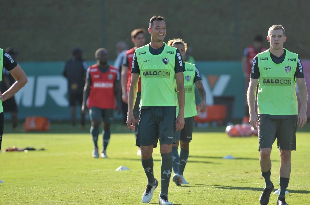 No dia da apresentao de Rver, outro zagueiro tambm chamou ateno: Igor Rabello, que foi a campo pela primeira vez