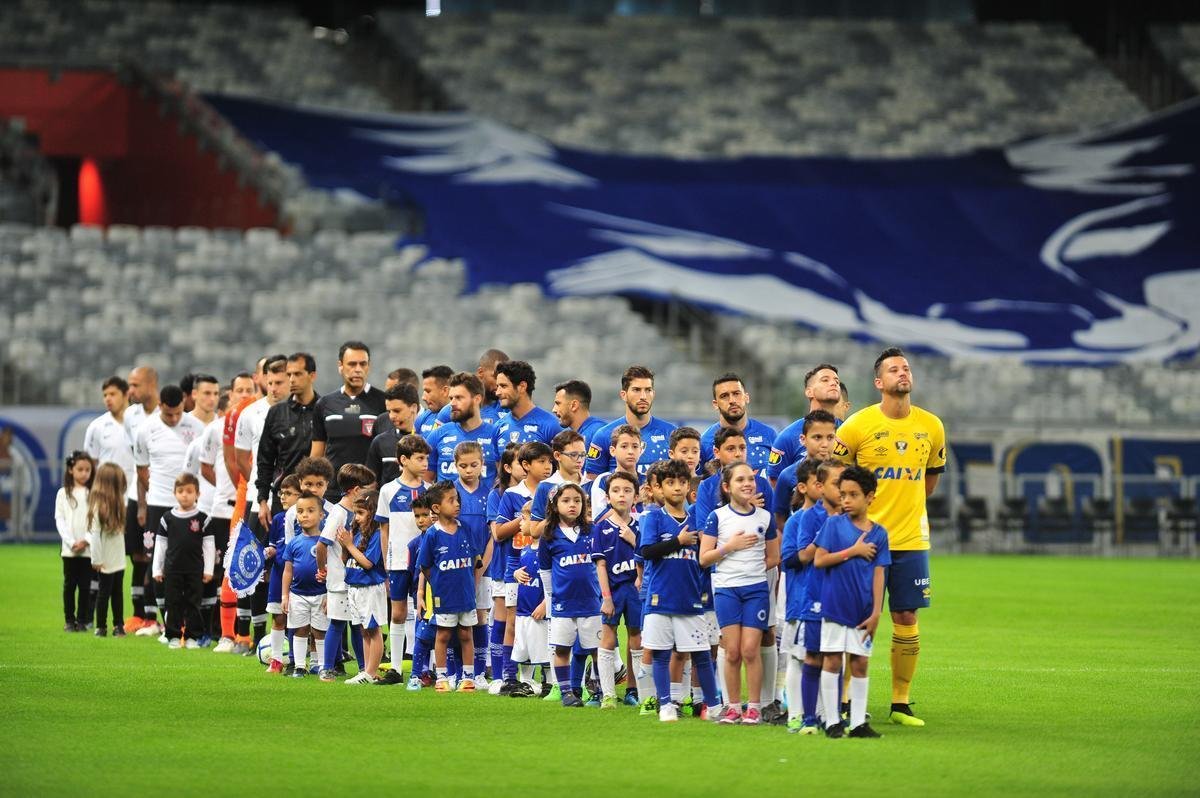 Fotos de Cruzeiro x Corinthians, nesta quarta-feira (4/7), em amistoso no Mineiro