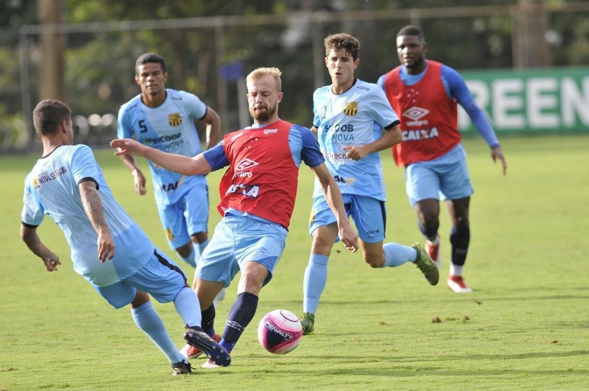 Com gols de Judivan e Rafael Sobis, Cruzeiro venceu Betinense por 2 a 0 em jogo-treino