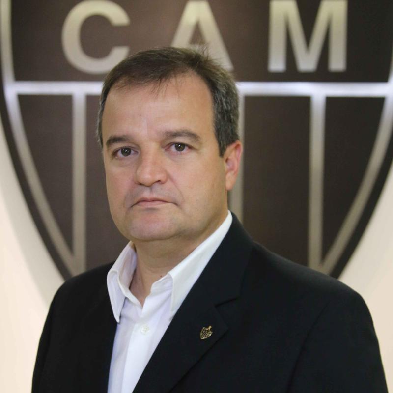 O diretor de comunicação do Atlético, Domênico Bhering, recebeu o diagnóstico positivo de COVID-19 na segunda-feira (16/11), mesmo dia em que realizou os exames na Cidade do Galo.