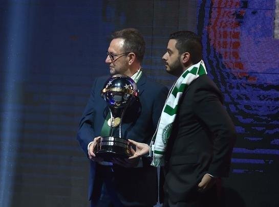 Cerimônia em Luque, no Paraguai, foi marcada por homenagens à Chapecoense, que ganhou taça com Atlético Nacional, e aos 30 anos do segundo título mundial da Seleção Argentina