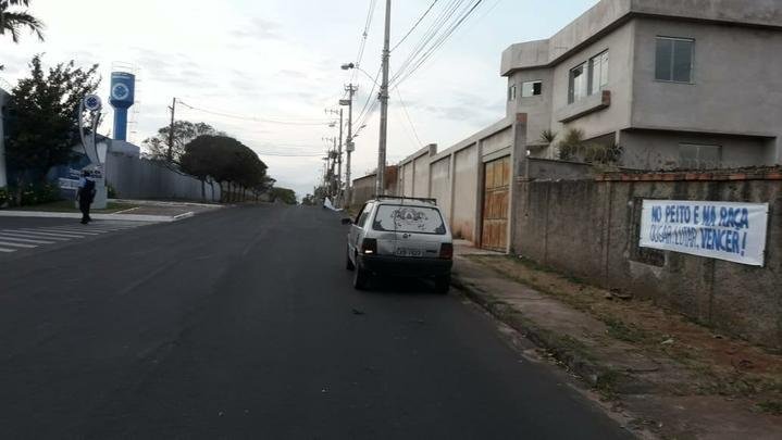 Faixas de apoio ao Cruzeiro so estendidas em Belo Horizonte antes da partida contra o FLuminense