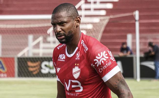 Rafael Donato, ex-Cruzeiro, marcou sete gols em 71 jogos pelo Vila Nova