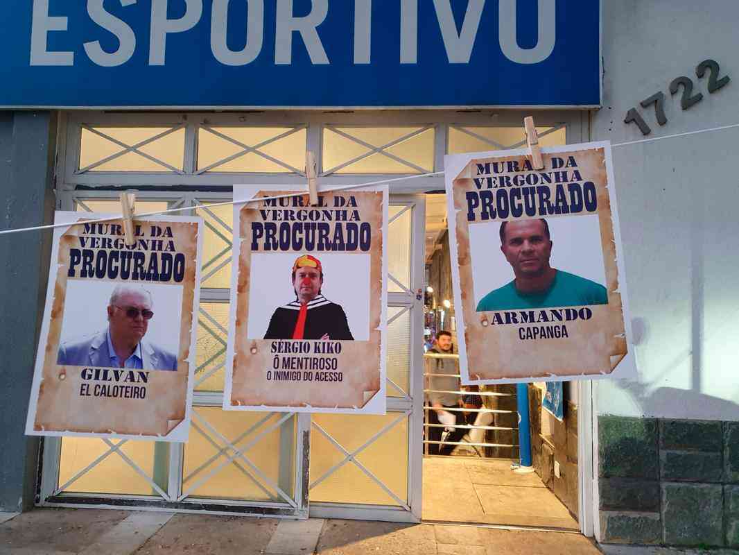 Torcedores do Cruzeiro realizaram protesto com hamsters e 'varal de procurados' no Barro Preto