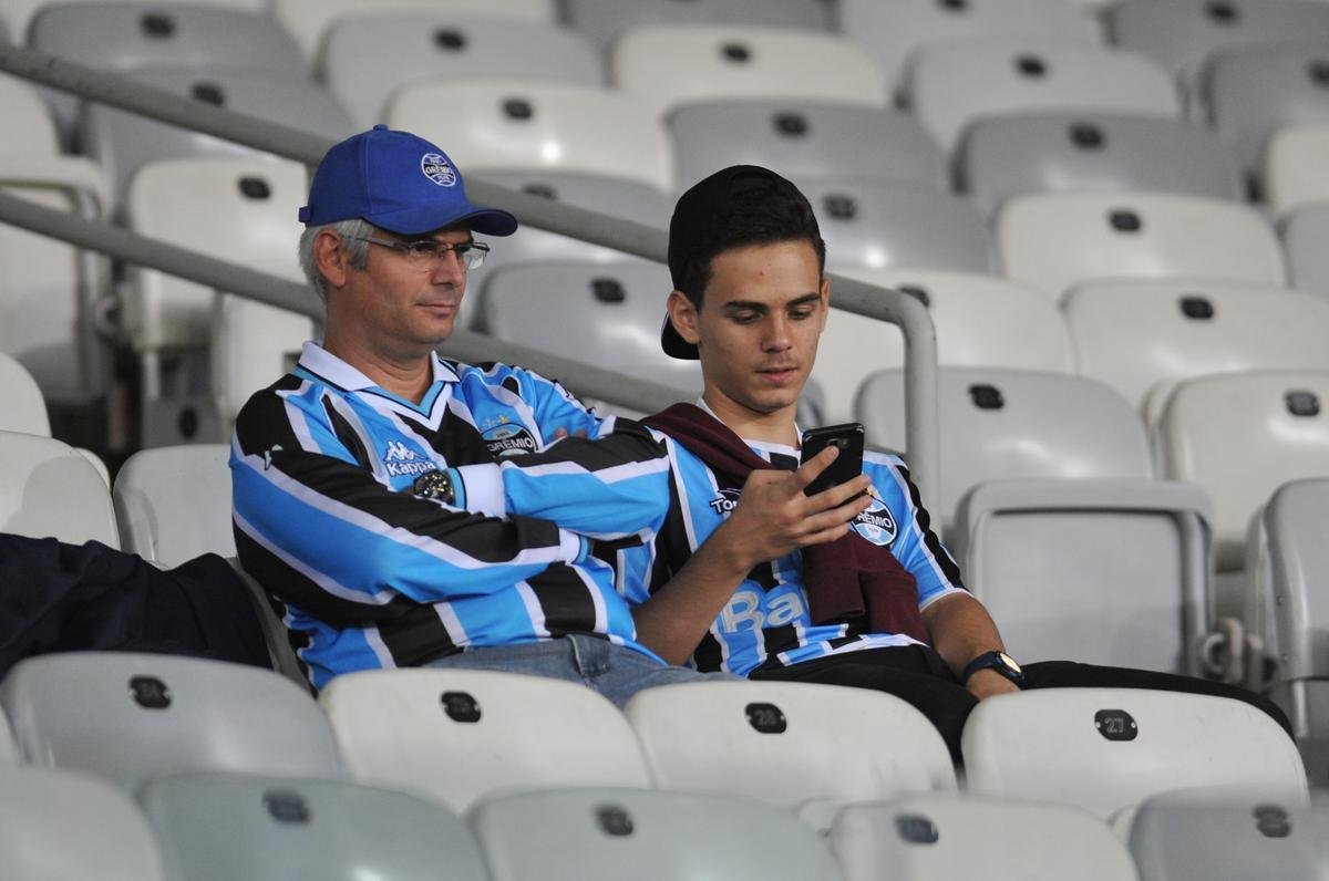 Fotos das torcidas de Uruguai e Equador no Mineiro