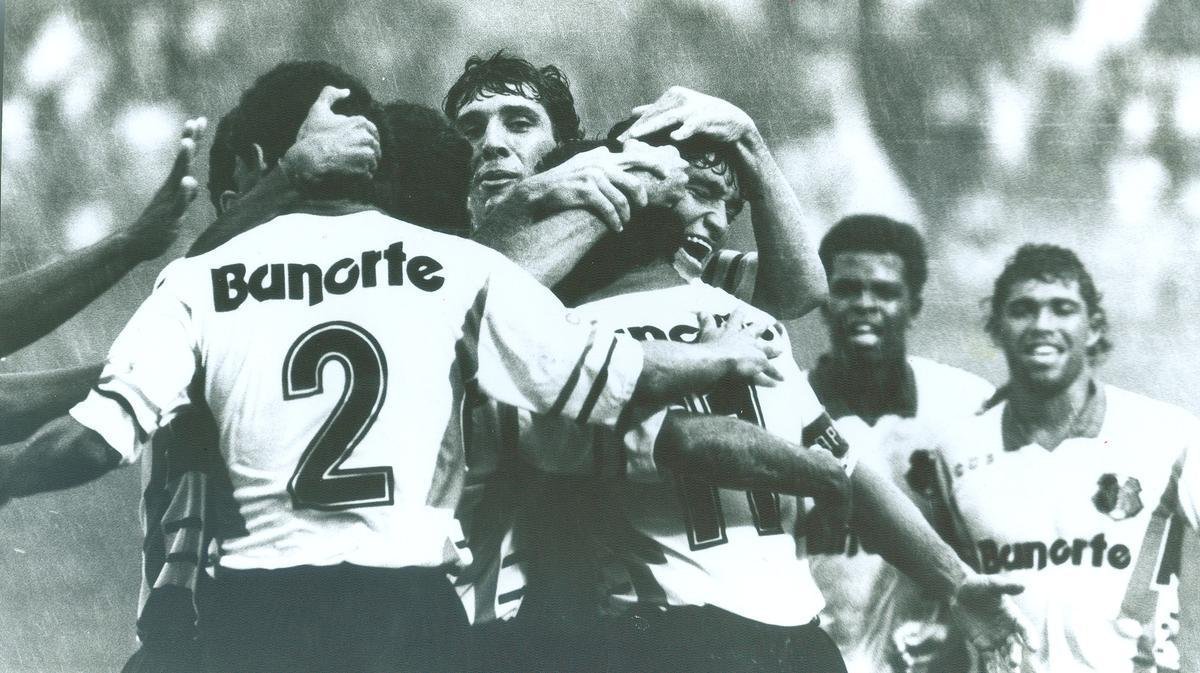 Uniforme branco cirado pela CCs para o Santa Cruz na temporada de 1992