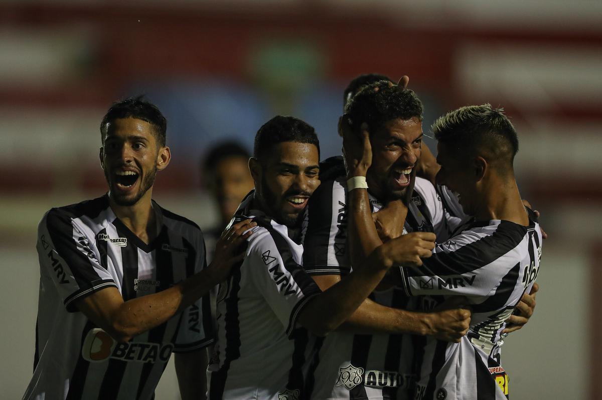 Tombense e Atlético se enfrentaram nesta quinta-feira (4), em partida válida pela 2ª rodada do Campeonato Mineiro. O confronto foi realizado no Estádio Antônio Guimarães de Almeida, em Tombos. No primeiro tempo, uma queda de energia paralisou a partida por cerca de 20 minutos.