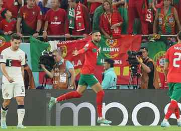 Com estádio lotado, torcida mais barulhenta no Catar presencia a possível despedida de CR7 das Copas; marroquinos esperam Inglaterra ou França