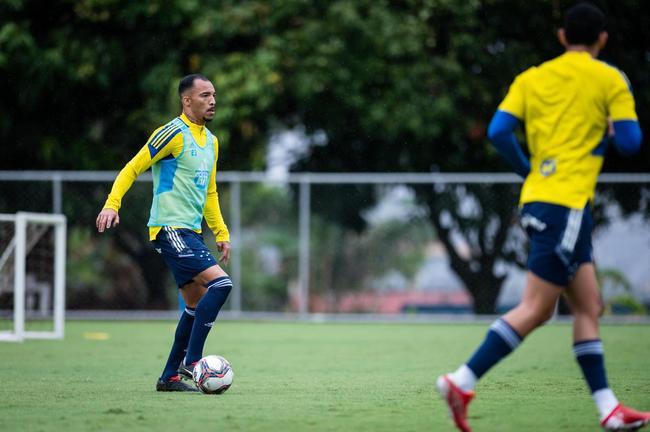 Jogadores do Cruzeiro treinaram na manhã deste domingo na Toca da Raposa II