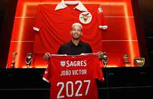 Benfica contratou o zagueiro João Victor