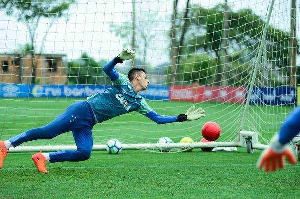 Imagens do treino do Cruzeiro nesta sexta-feira (12/10), antes do jogo contra o Vasco, pelo Brasileiro
