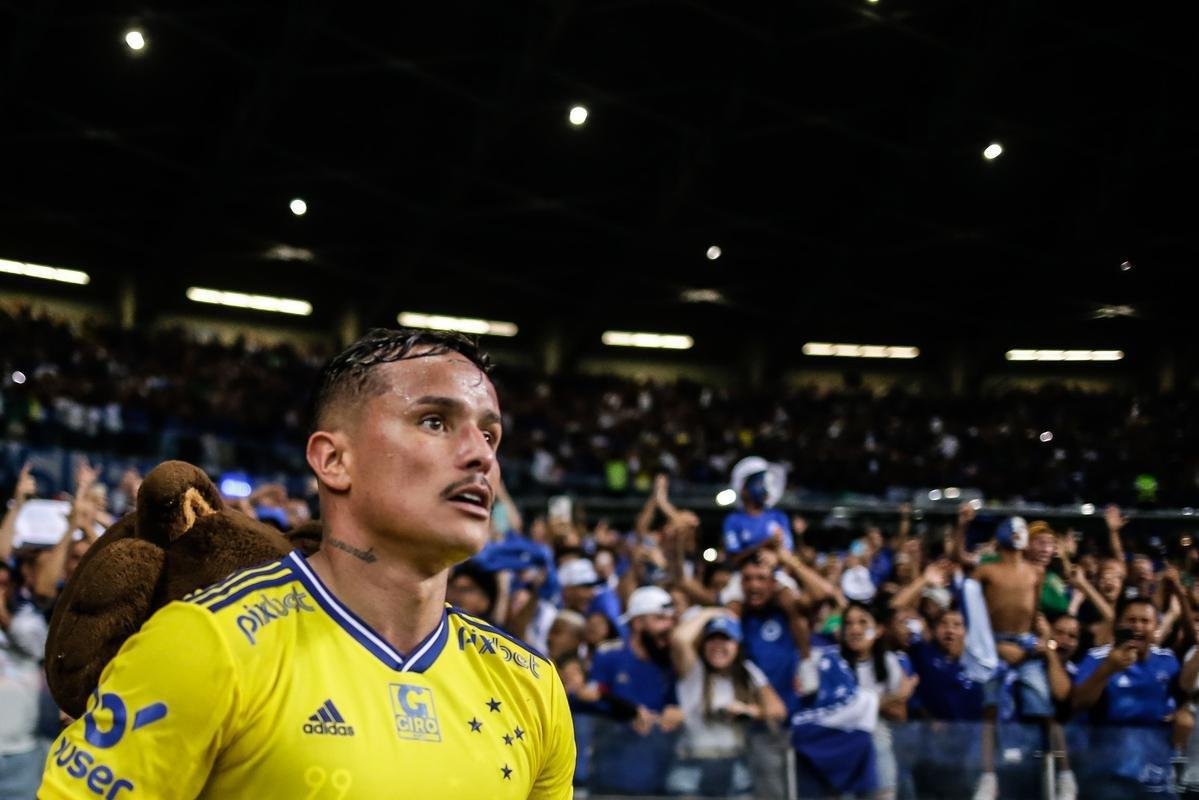 As melhores fotos do jogo entre Cruzeiro e Operrio-PR, no Mineiro, em Belo Horizonte, pela 29 rodada da Srie B do Brasileiro