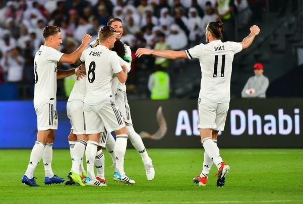 Com gols de Modric, Sergio Ramos, Llorente e Yahia (contra), Real Madrid derrotou o Al Ain por 4 a 1 e fez história ao conquistar seu terceiro título consecutivo do Mundial de Clubes
