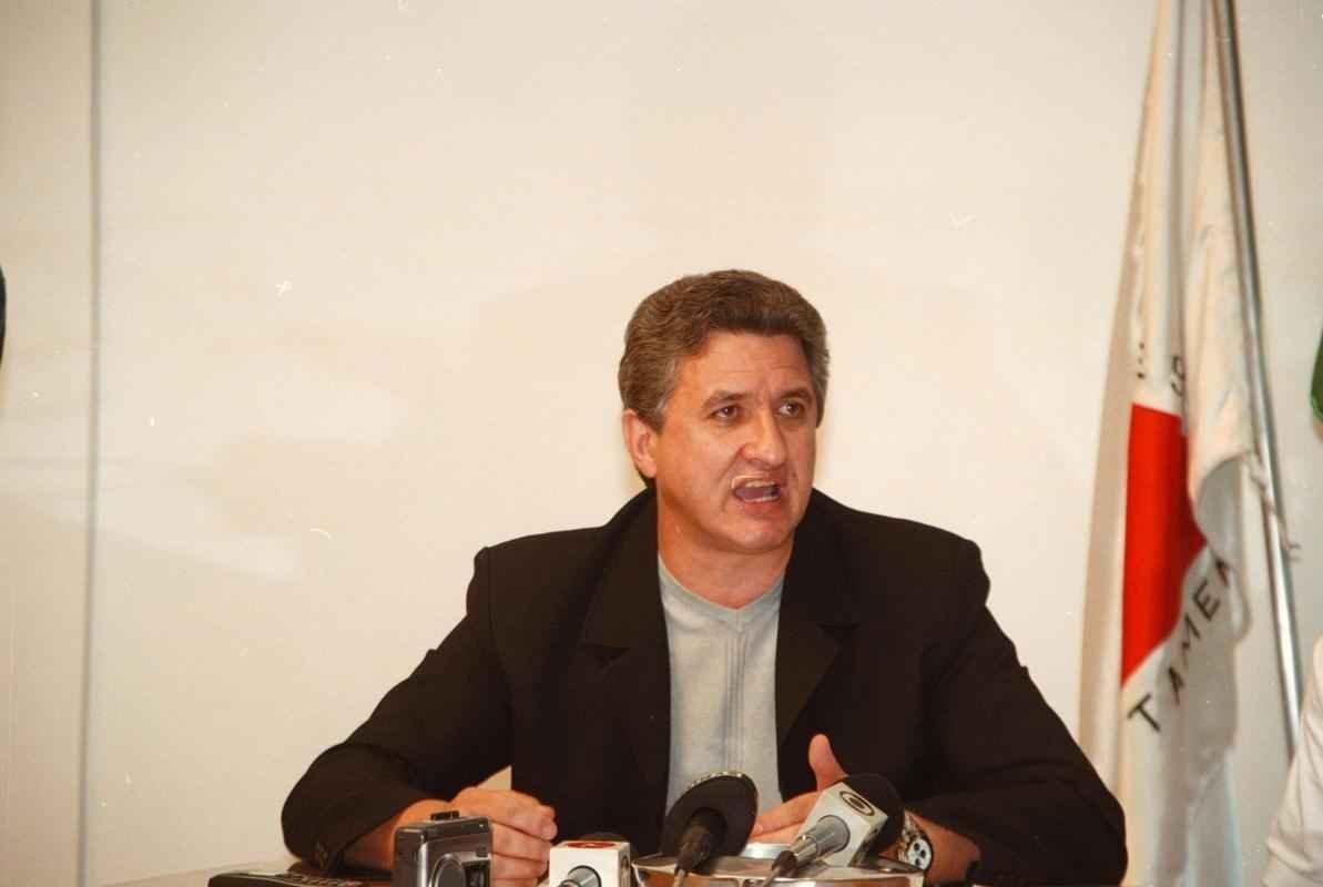 22/12/2000 Coletiva com o superintendente de futebol do Atletico, Eduardo Maluf, na sede do clube, no bairro de Lourdes, em Belo Horizonte. Ele deixou o clube em 22 de dezembro de 2000.