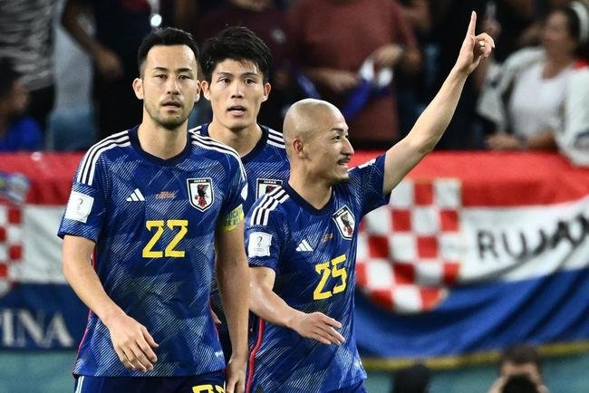 Lances da partida entre Japo e Crocia, pelas oitavas de final da Copa do Mundo.