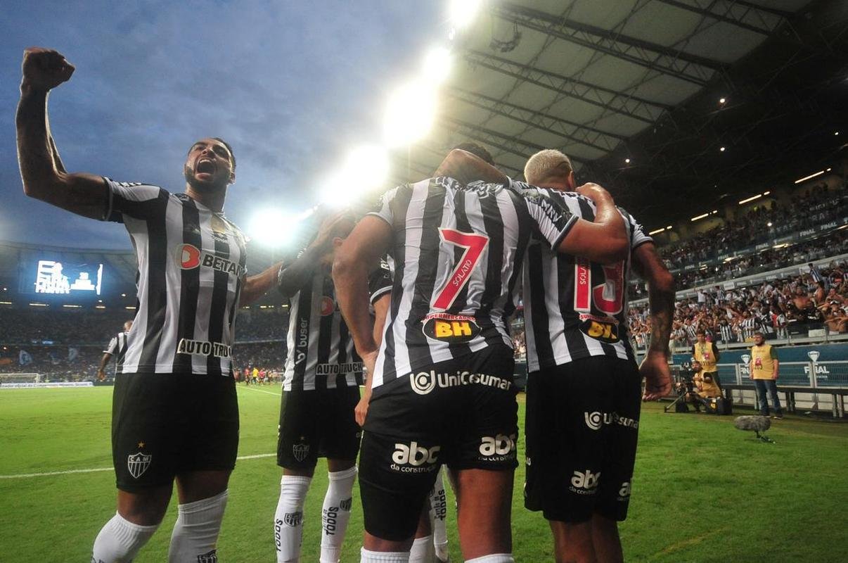 Galo venceu Cruzeiro com gols de Hulk (2) e Nacho. Edu descontou para a Raposa