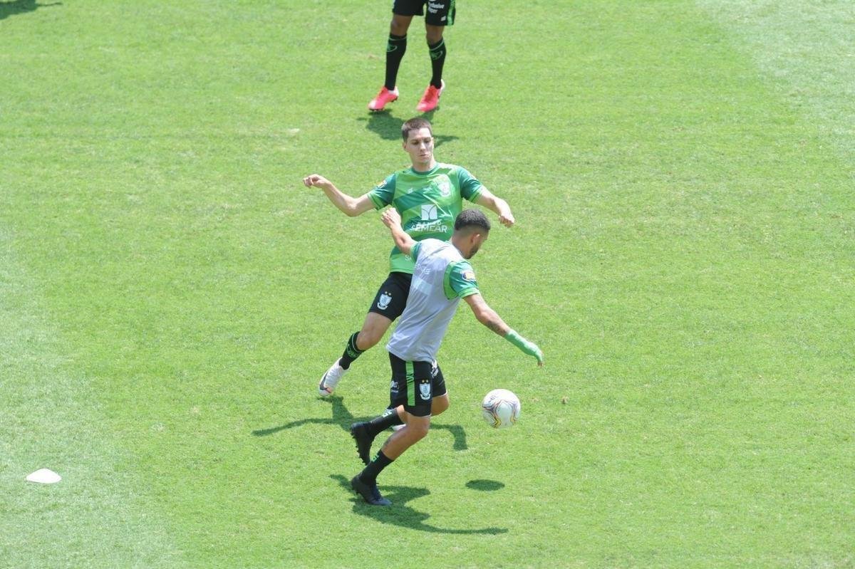 Equipes se enfrentaram neste sbado, pela 13 rodada da competio