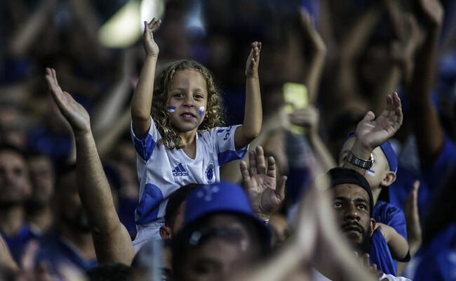 Saudao viking comeou a ser usada pela torcida do Cruzeiro na Srie B ainda na 6 rodada