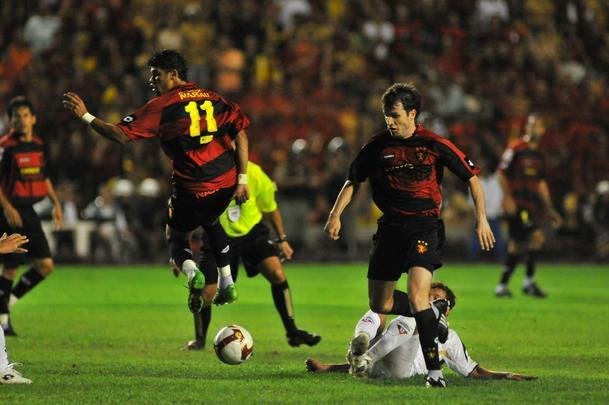 No dia 4 de março de 2009, Daniel Paulista marcou um dos dois gols na sua estreia pela Copa Libertadores da América pelo Sport na vitória do Leão sobre a LDU, então atual equipe campeã da competição internacional