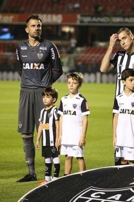 Atlético saiu atrás, conseguiu virada com Róger Guedes e Ricardo Oliveira, mas cedeu empate no Morumbi