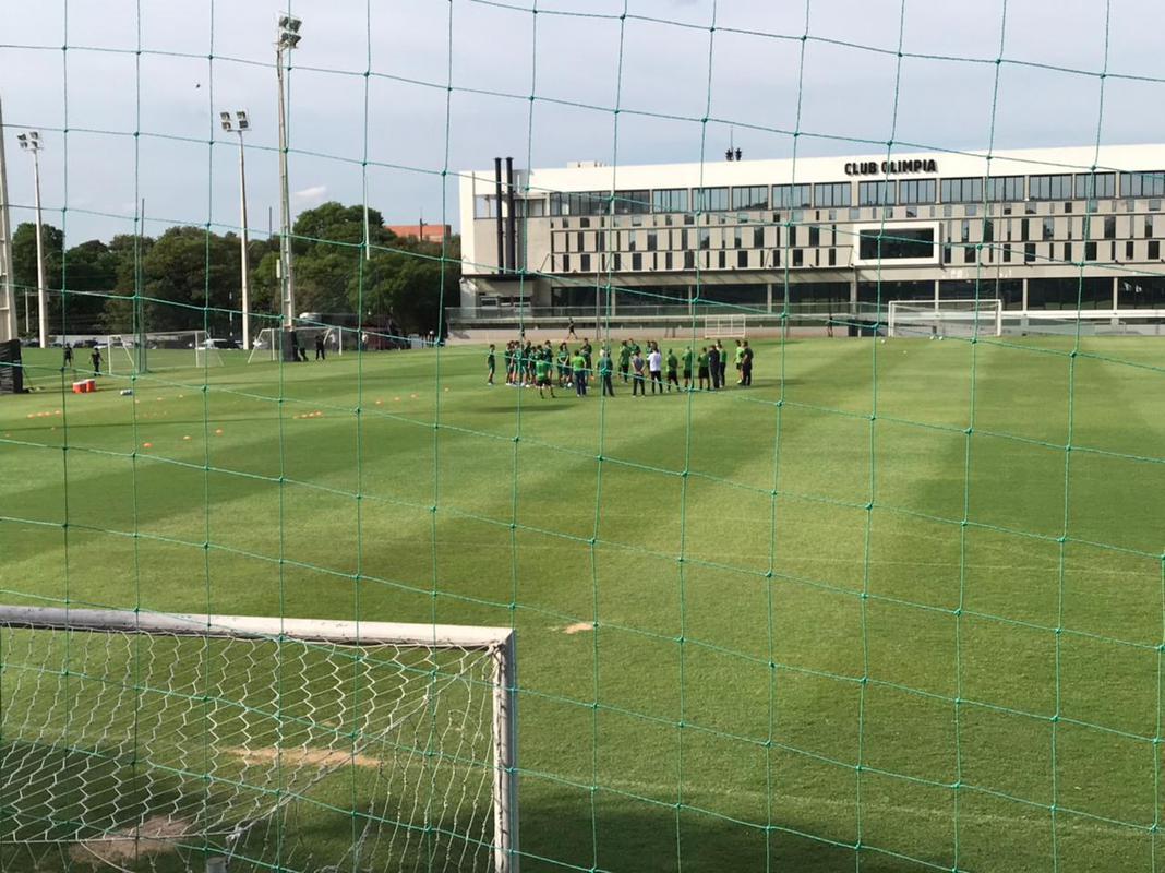 Fotos do treino do Amrica no CT do Olimpia, do Paraguai, nesta tera-feira (01/03). Coelho enfrenta o Guaran pela partida de volta da segunda fase da Copa Libertadores nesta quarta (02/03).