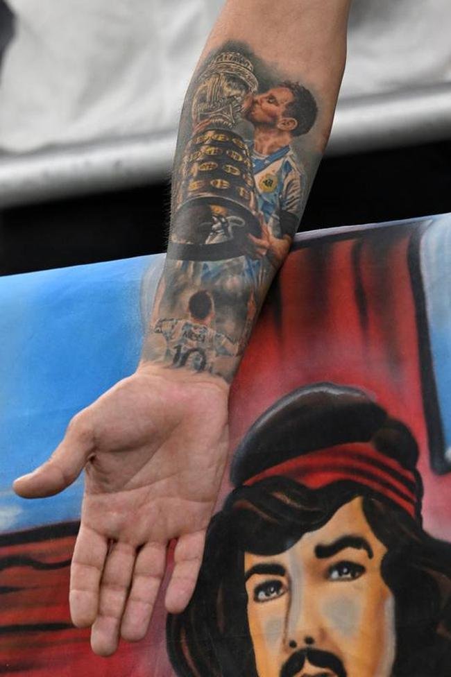 Torcedores de Argentina e Austrlia, que se enfrentaram pelas oitavas de final da Copa do Mundo