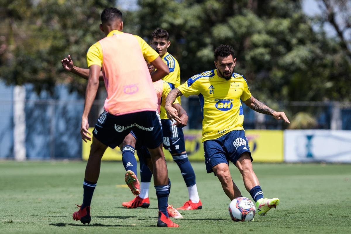 Treino acometeu em clima de descontrao no fechamento da preparao para o jogo deste domingo  