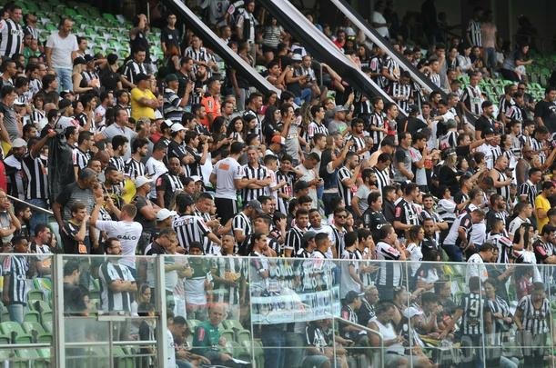 Imagens da torcida do Atltico no clssico contra o Cruzeiro, no Independncia, pelo Brasileiro 