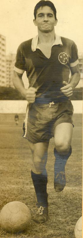 Rossi ficou em idas e voltas de Cruzeiro para Botafogo de 1959 a 1961. Em 1963, foi jogar no Santos, onde virou reserva de Mengálvio na meia-direita. Em 1969, encerrou a carreira aos 32 anos e se tornou técnico das categorias de base da Raposa.