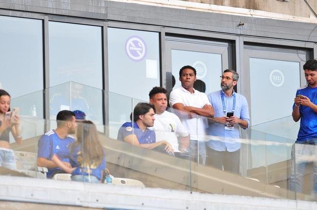 Fotos da torcida do Cruzeiro antes e durante a partida contra o Cricima, neste domingo (4), no Mineiro, pela 28 rodada da Srie B