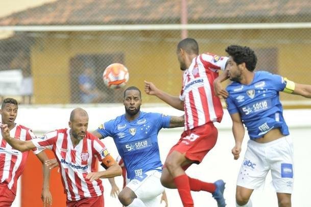Fotos do duelo entre Villa Nova e Cruzeiro, neste domingo