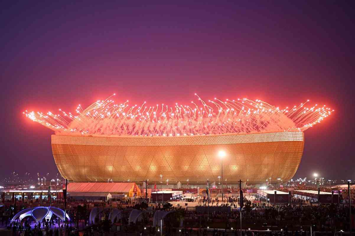 Entrada de Argentina e Frana no campo do Estdio Icnico de Lusail para a final da Copa do Mundo foi um espetculo  parte. Veja fotos do show de fogos, de luzes e da execuo dos hinos nacionais dos dois pases