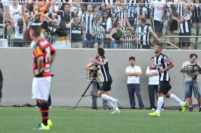 lances do primeiro tempo do jogo entre Atl�tico e Flamengo no Independ�ncia