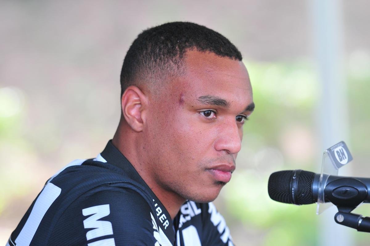 Fotos da apresentao e primeiro treino de Leandrinho no Atltico