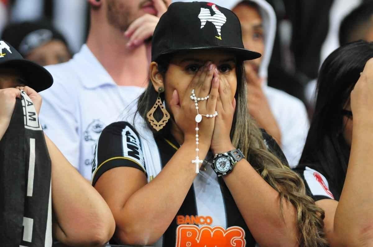 Irritados com eliminao para bolivianos no Mineiro, torcedores chegaram a oferecer dinheiro aos jogadores