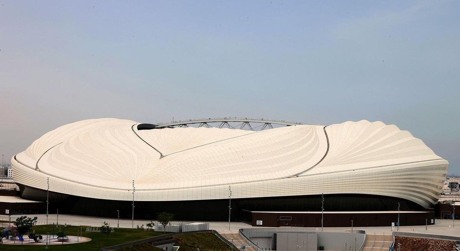 Estdio Al Janoub: arena com capacidade para 40 mil torcedores fica em Al Wakrah, ao sul da capital Doha, e tem design inspirado na tradio martima do municpio
