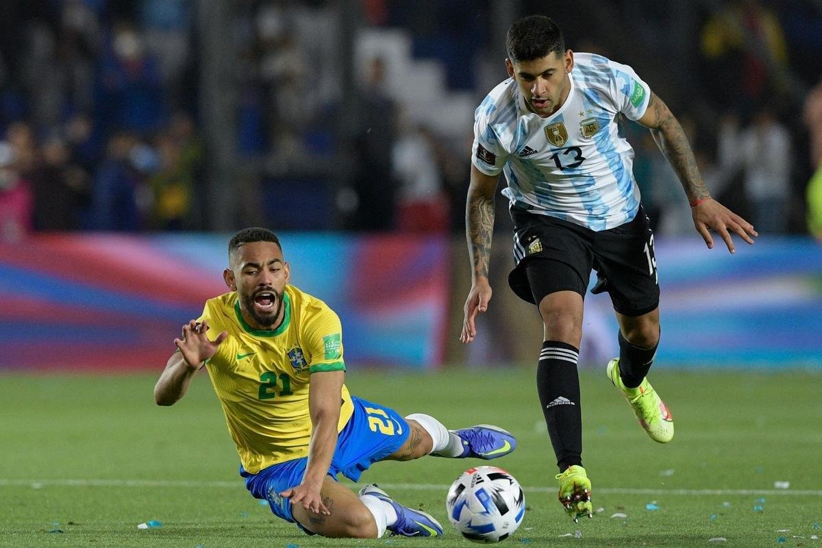 Sem Neymar, Brasil encarou a Argentina em clssco agitado pelas Eliminatrias