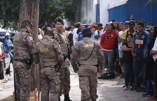 Imagens da fila de cruzeirenses por ingressos no Barro Preto