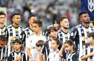 Mascotinhos do Atltico no jogo contra o Juventude, no Mineiro, pelo Campeonato Brasileiro de 2022