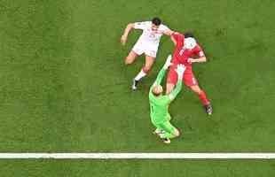 Imagens da partida entre Dinamarca e Tunsia pelo Grupo D da Copa do Mundo.