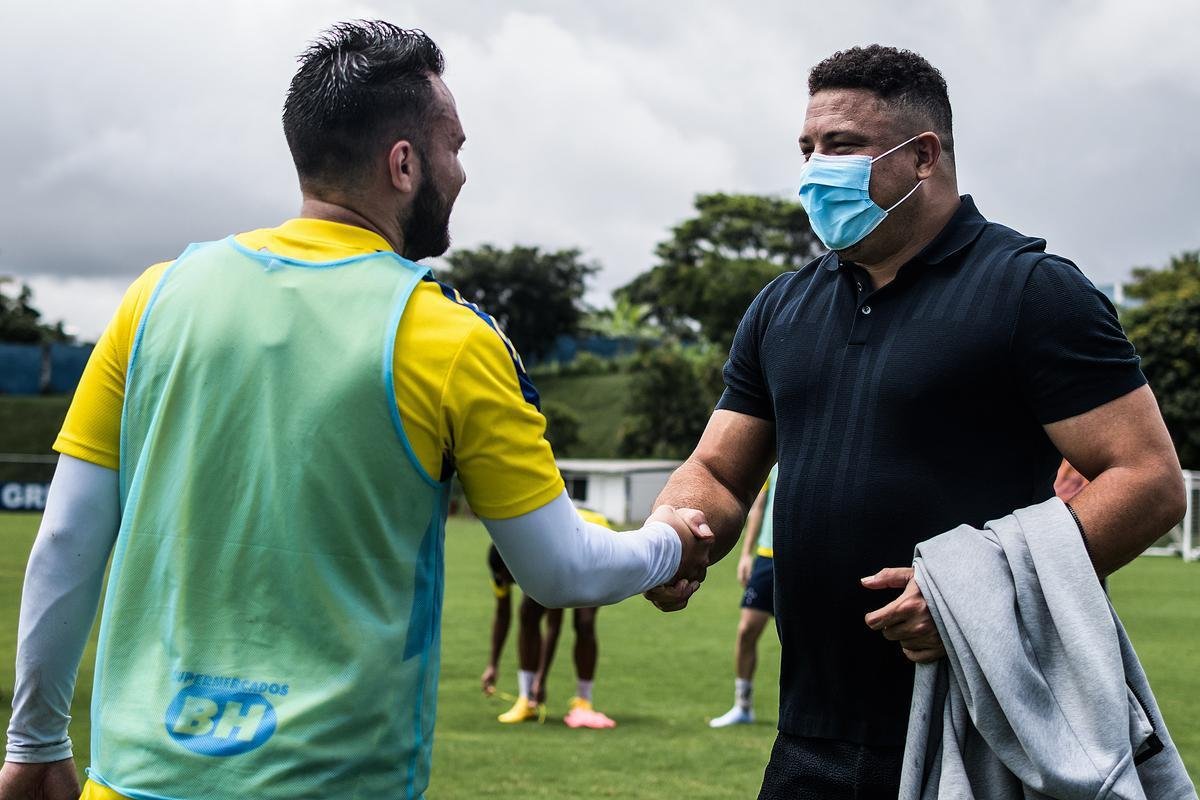 Em sua primeira visita  Toca da Raposa II, Ronaldo concedeu entrevista coletiva e teve contato com jogadores e comisso tcnica do Cruzeiro. Ele tambm se encontrou com scios da categoria Diamante.