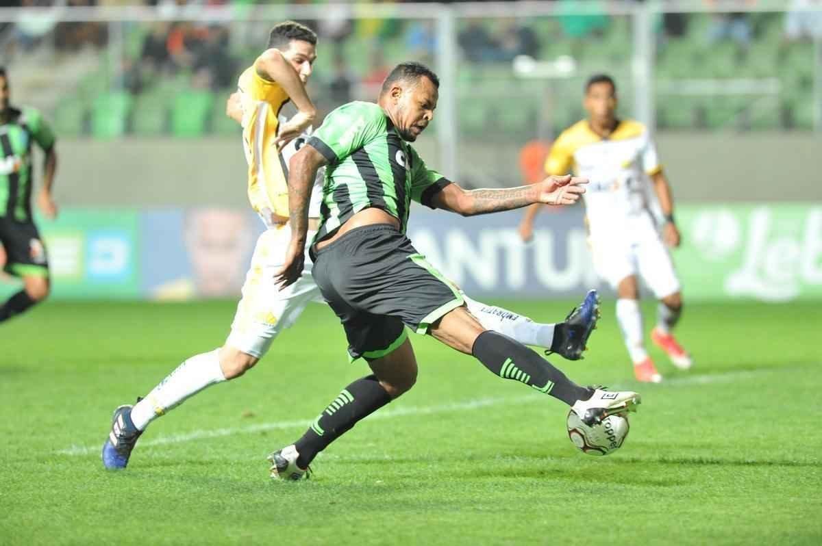 Imagens da partida entre Amrica e Cricima, no Independncia, pela Srie B do Brasileiro