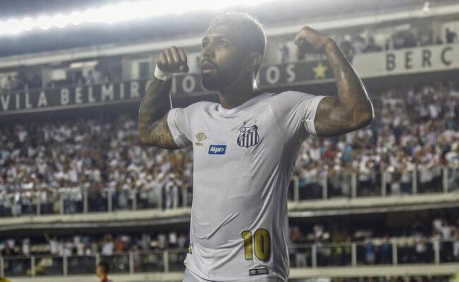 Gabigol foi revelado pelo Santos e atualmente defende o Flamengo