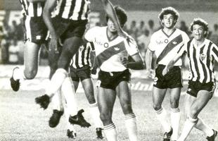 O ltimo confronto entre Atltico e River Plate aconteceu no Torneio de 20 anos do Mineiro. O Galo foi eliminado pelos argentinos nos pnaltis, aps empate por 1 a 1 no tempo normal. 